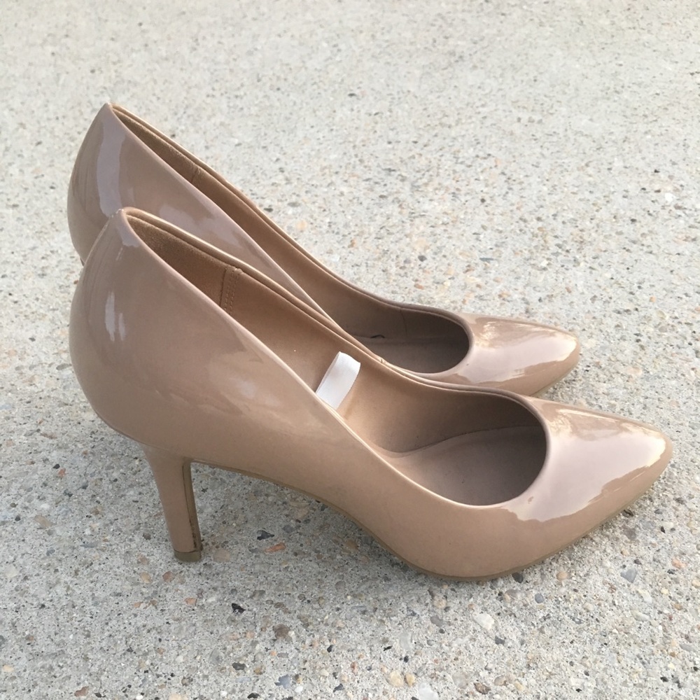 Nude Pumps